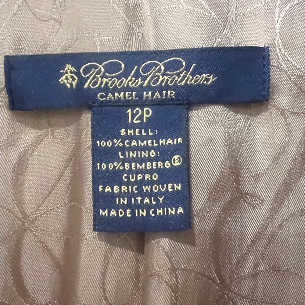Brooks Brothers BabyCamel Hair Women's Blazer
Size 12
Fabric woven in Italy - Picture 7 of 14